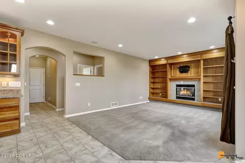 Living - 17201 Yellowstone Dr, Eagle River, AK 99577 photo 6 of 12