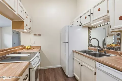 Kitchen - 3463 E 20th Ave # 34, Anchorage, AK 99508 photo 2 of 3