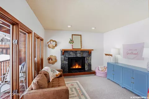 Living - 24407 Thunderbird Dr, Chugiak, AK 99567 photo 4 of 6