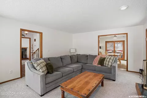 Living - 24407 Thunderbird Dr, Chugiak, AK 99567 photo 3 of 6