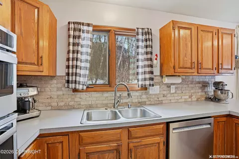 Kitchen - 24407 Thunderbird Dr, Chugiak, AK 99567 photo 3 of 4