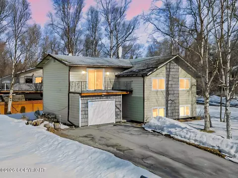 10121 Goodnews Ln, Anchorage, AK 99515