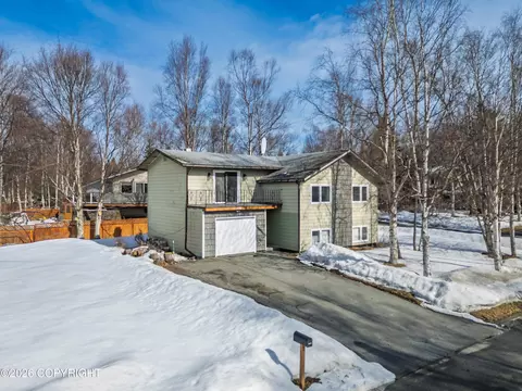 10121 Goodnews Ln, Anchorage, AK 99515