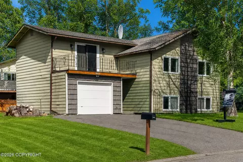 10121 Goodnews Ln, Anchorage, AK 99515
