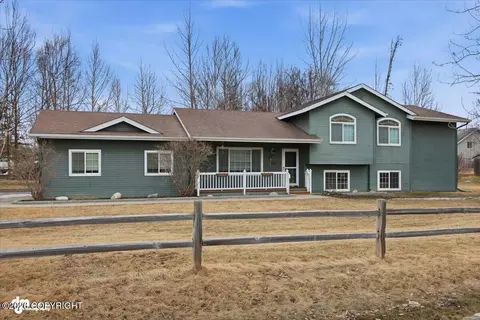 2119 N Kelso Ln, Palmer, AK 99645