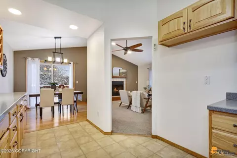 Entry Way - 7471 Clairborne Cir, Anchorage, AK 99502 photo 3 of 4