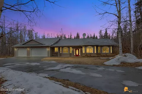 2004 N Saddle Horse Dr, Wasilla, AK 99654