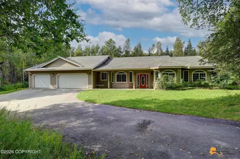 2004 N Saddle Horse Dr, Wasilla, AK 99654