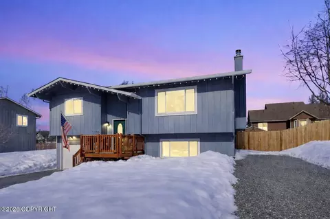 17105 Vanover Cir, Eagle River, AK 99577