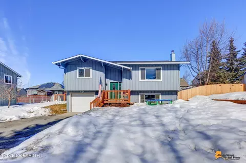 17105 Vanover Cir, Eagle River, AK 99577