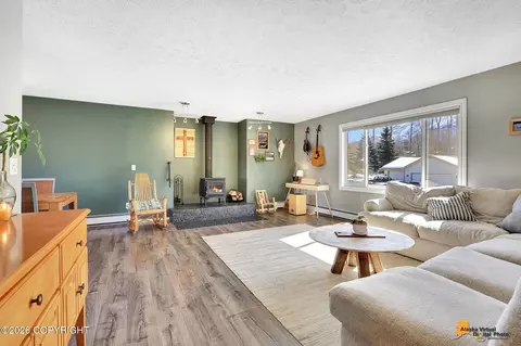 Living - 17105 Vanover Cir, Eagle River, AK 99577 photo 2 of 4