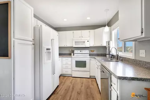 Kitchen - 17105 Vanover Cir, Eagle River, AK 99577 photo 1 of 3