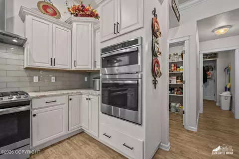 Kitchen - 8348 E Fork Cir, Wasilla, AK 99654 photo 10 of 12
