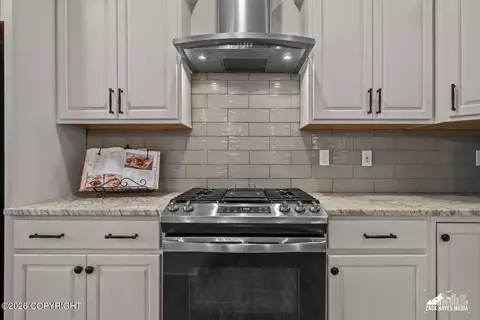 Kitchen - 8348 E Fork Cir, Wasilla, AK 99654 photo 11 of 12