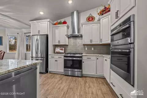Kitchen - 8348 E Fork Cir, Wasilla, AK 99654 photo 9 of 12