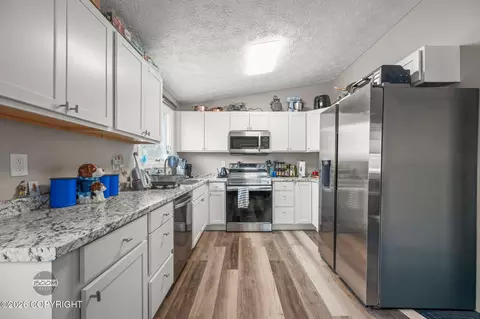 Kitchen - 12435 Winter Park Cir, Eagle River, AK 99577 photo 2 of 3