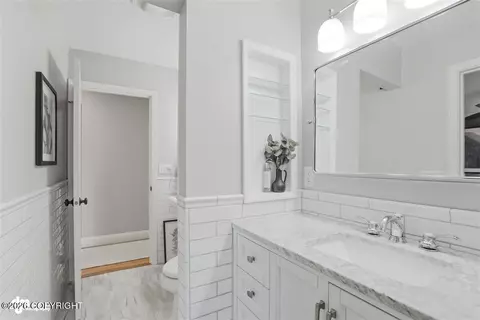 Bath - 10336 Le Doux Ln, Eagle River, AK 99577 photo 2 of 4