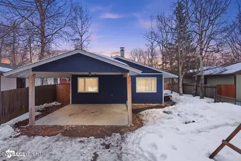 8325 Seaview St, Anchorage, AK 99502