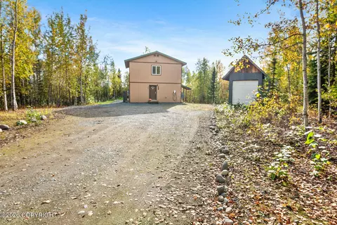 364 N Arctic Loon Cir, Wasilla, AK 99623