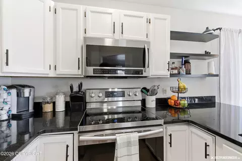Kitchen - 18802 Driftwood Bay Dr, Eagle River, AK 99577 photo 4 of 5