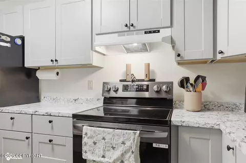 Kitchen - 4510 Wright St # 17, Anchorage, AK 99507 photo 3 of 3