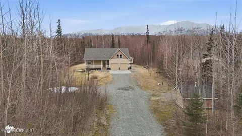 5520 N Bonnie Dr, Palmer, AK 99645