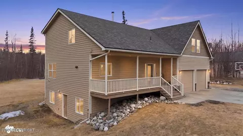 5520 N Bonnie Dr, Palmer, AK 99645
