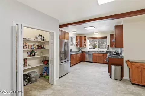 Kitchen - 14632 Don Cir, Eagle River, AK 99577 photo 6 of 8