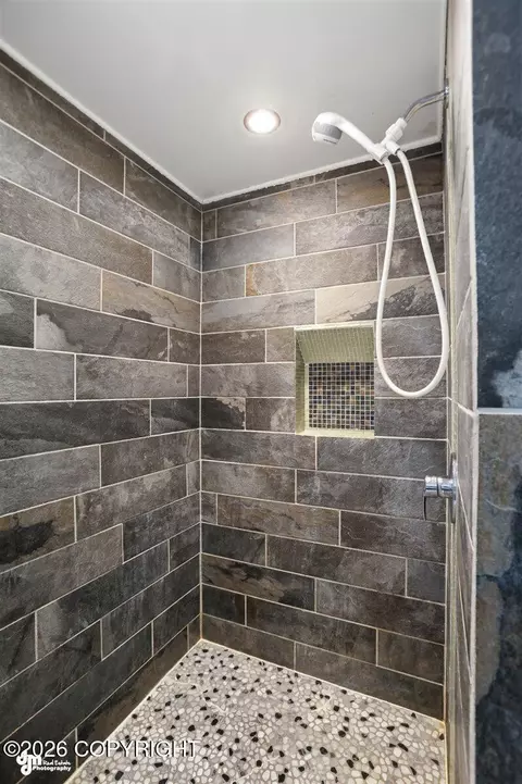 Bath - 14632 Don Cir, Eagle River, AK 99577 photo 4 of 7