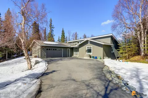 7141 Tree Top Cir, Anchorage, AK 99507