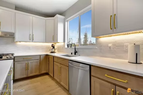 Kitchen - 17975 Rivervista Rd, Eagle River, AK 99577 photo 4 of 5