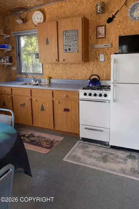 Kitchen - 0123 Wien Lk, Remote, AK 99000 photo 2 of 2