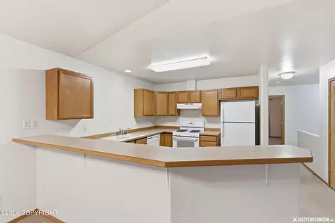 Kitchen - 9456 Morningside Loop, Anchorage, AK 99515 photo 7 of 10