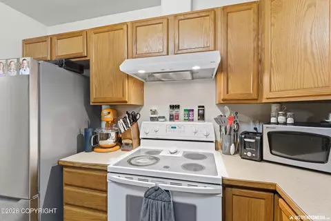 Kitchen - 9456 Morningside Loop, Anchorage, AK 99515 photo 5 of 10