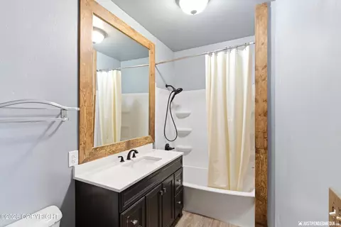 Bath - 19118 Jamie Dr, Eagle River, AK 99577 photo 3 of 7