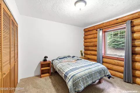 Bedroom - 19118 Jamie Dr, Eagle River, AK 99577 photo 5 of 7
