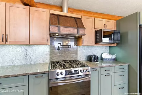 Kitchen - 19118 Jamie Dr, Eagle River, AK 99577 photo 2 of 9