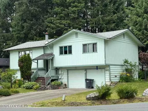 9099 Pinedale St, Juneau, AK 99801