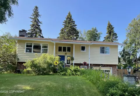 1990 Wildwood Ln, Anchorage, AK 99517