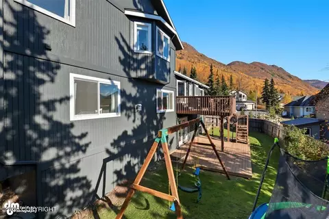 Exterior - 20712 Williamsburg Dr, Eagle River, AK 99577 photo 3 of 4