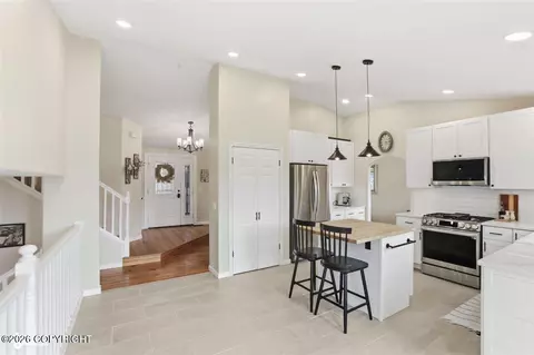 Kitchen - 20712 Williamsburg Dr, Eagle River, AK 99577 photo 2 of 5