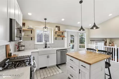 Kitchen - 20712 Williamsburg Dr, Eagle River, AK 99577 photo 1 of 5