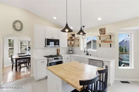 Kitchen - 20712 Williamsburg Dr, Eagle River, AK 99577 photo 4 of 5