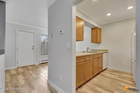 Entry Way - 6263 E 41st Ct, Anchorage, AK 99504 photo 3 of 8