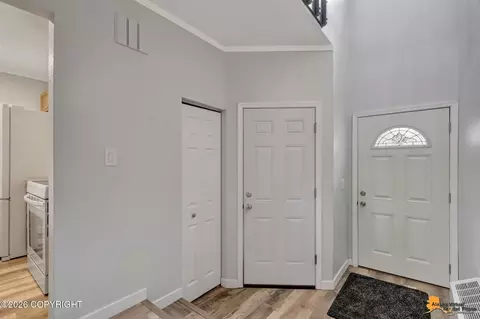 Entry Way - 6263 E 41st Ct, Anchorage, AK 99504 photo 2 of 8