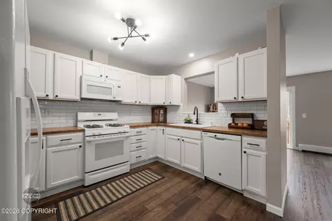 Kitchen - 16213 Ursa Minor Cir, Eagle River, AK 99577 photo 3 of 4