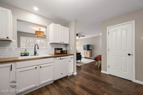 Kitchen - 16213 Ursa Minor Cir, Eagle River, AK 99577 photo 4 of 4