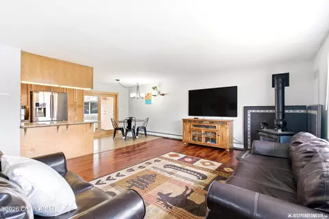 1301 Zarvis Pl, Anchorage, AK 99508 photo 8