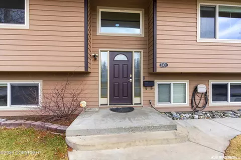 1301 Zarvis Pl, Anchorage, AK 99508 photo 2