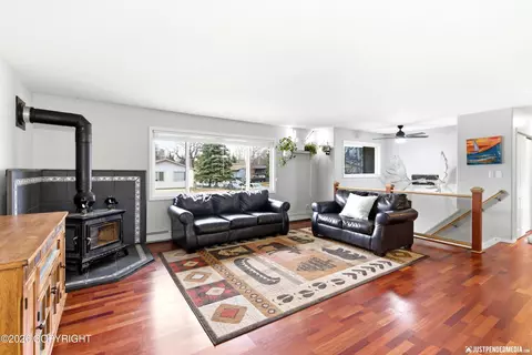 1301 Zarvis Pl, Anchorage, AK 99508 photo 6